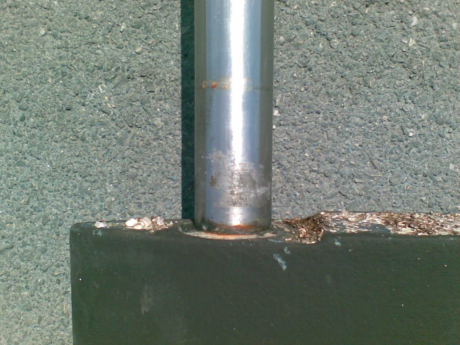 [Immagine: 2011772143_Asse timone  incrostato 01a.jpg]